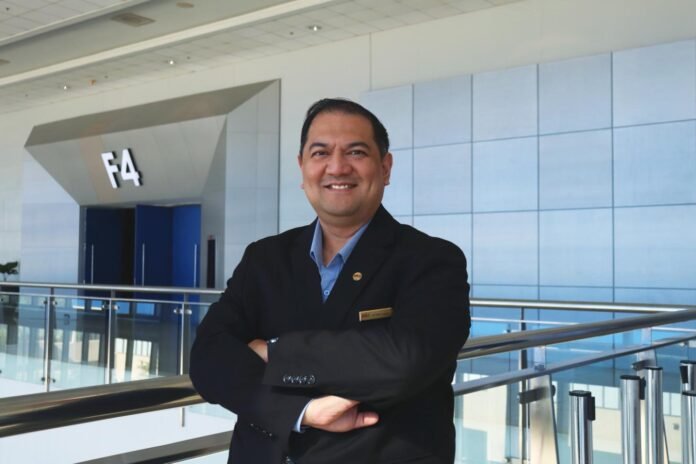 01 GM SHERWIN LUCAS PORTRAIT